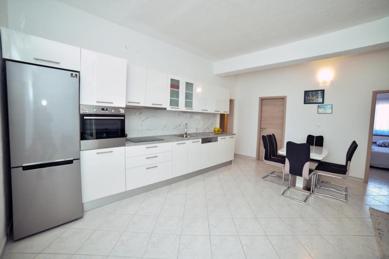 Apartmani Mariva Dicmo Extérieur photo