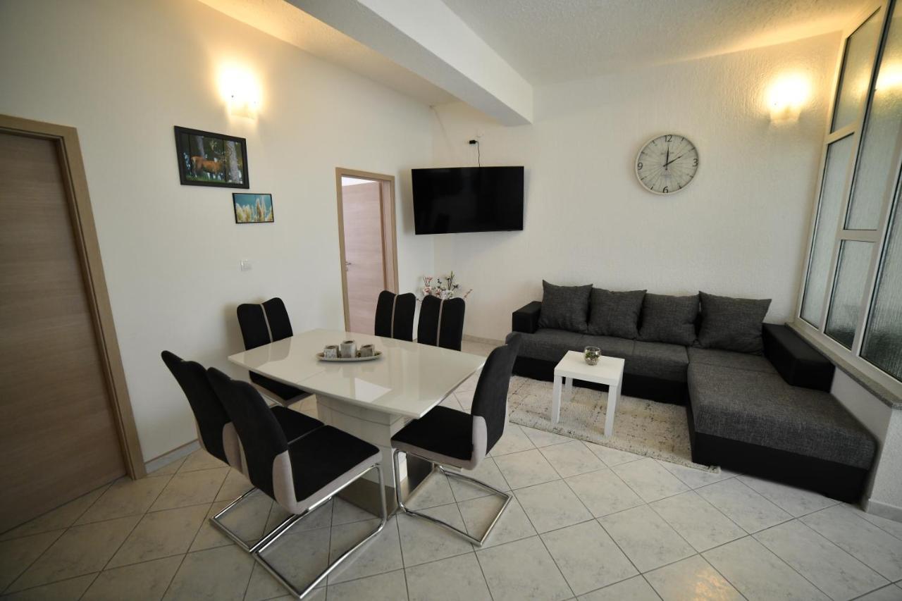 Apartmani Mariva Dicmo Extérieur photo