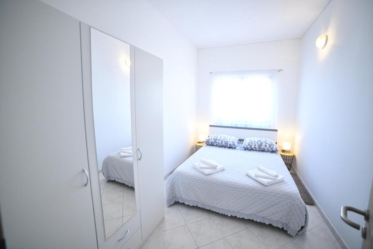 Apartmani Mariva Dicmo Extérieur photo